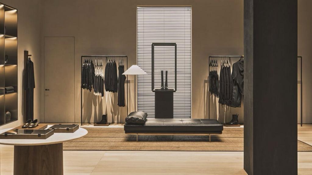 “fast-fashion”den “fast-couture”e: zara'nın barselona'daki yeni "tasarımcı butiği" projesi