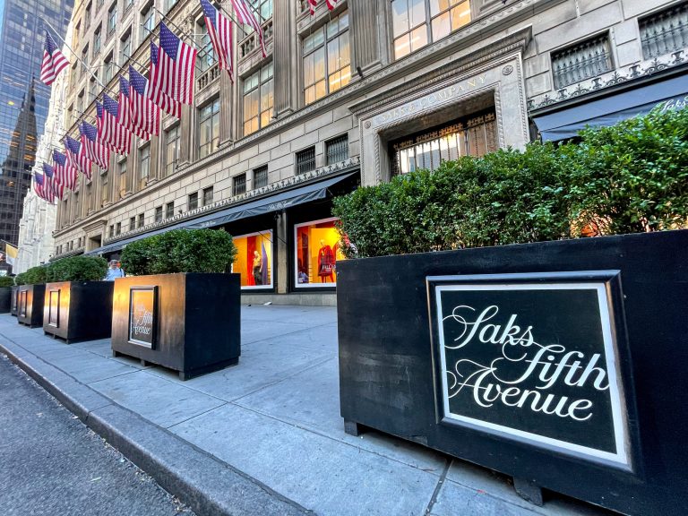 Saks Fifth Avenue Krizi: Lüks Perakendede Dayanıklılık Efsanesi Sarsılıyor
