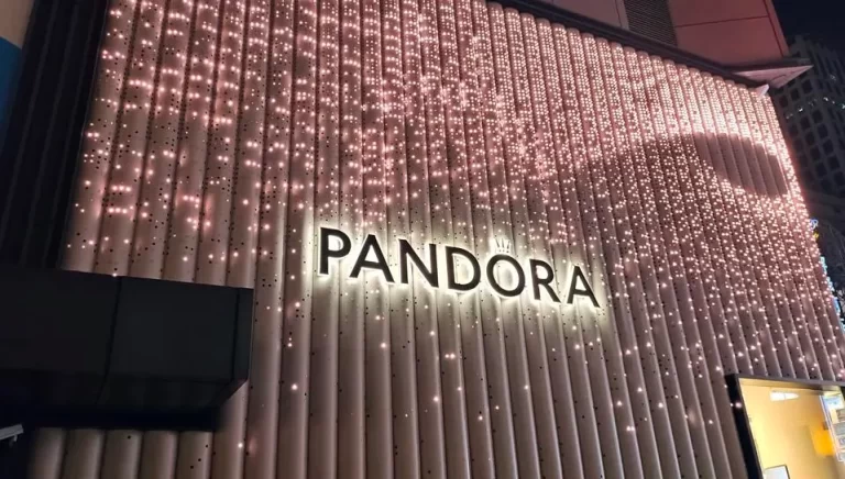 Pandora’nın Stratejik Dönüşümü: Gümüşten Geçiş ve Hisselerde Yükseliş