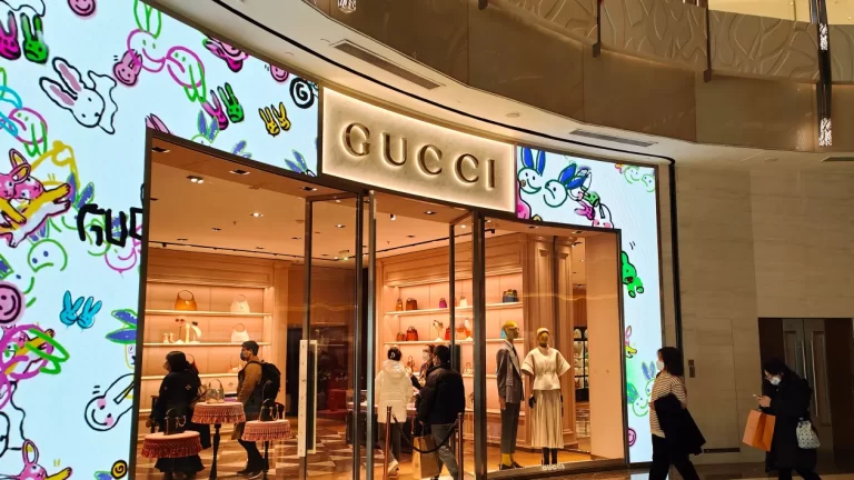 Gucci Zayıf, Portföy Toparlanıyor: Kering için Yeni Bir Başlangıç mı?