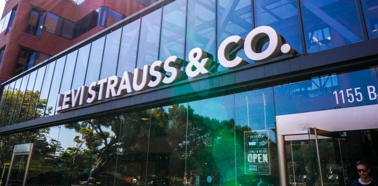 Levis Gelirleri Artıyor: Baskıya Rağmen Büyüme Sürüyor