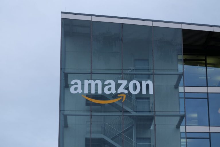 Amazon 2025 Gelirinde Walmart’ı Geçti: Perakende ve Bulut Hizmetlerinde Güçlü Büyüme