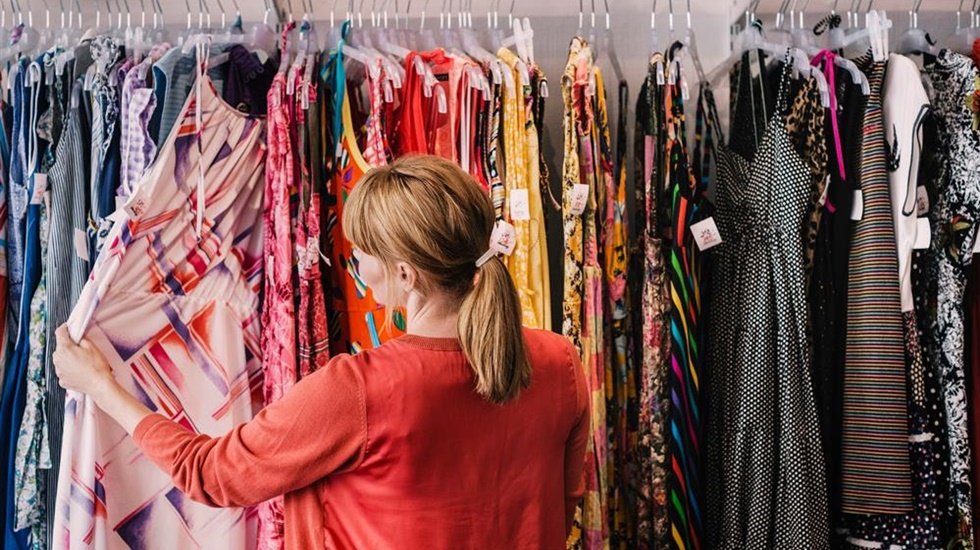 i̇kinci el moda yükselişte: tüketim alışkanlıkları yeniden şekilleniyor 3 moda devleri 2 el kiyafet satmak icin kollari sivadi