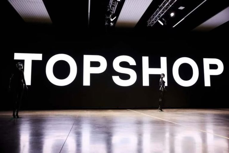 ‘Dünyada Bir İlk’: Topshop ve THG Studios, Yapay Zeka Destekli Alışveriş Yapılabilir Defileye Ev Sahipliği Yaptı