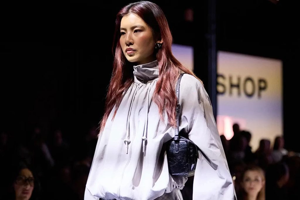 'dünyada bir i̇lk': topshop ve thg studios, yapay zeka destekli alışveriş yapılabilir defileye ev sahipliği yaptı