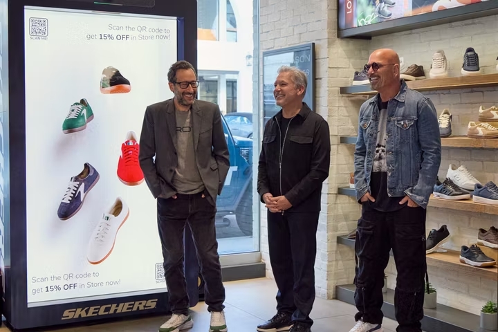 Skechers, Perakendede Deneyimi Yeniden Tanımlıyor: Kalıcı Hologram Dönemi Başladı
