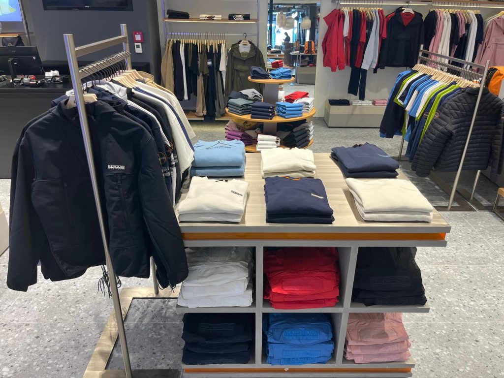 napapijri türkiye pazarındaki konumlanmasını mağaza açılışları ile güçlendiriyor 5 napapijri emaarsquaremall magaza icmekan gorsel 10 1