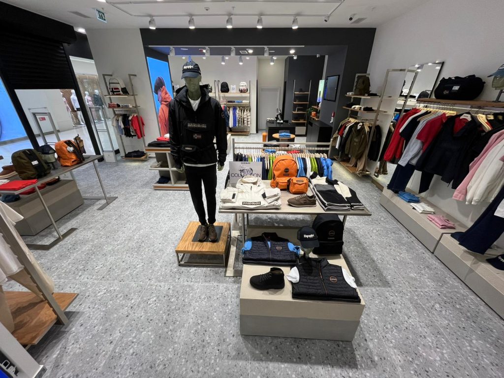 napapijri türkiye pazarındaki konumlanmasını mağaza açılışları ile güçlendiriyor 6 napapijri emaarsquaremall magaza icmekan gorsel 5 1