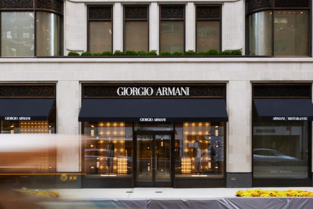 armani, i̇şletmesini lvmh, l’oréal ve essilorluxottica arasında bölmeyi değerlendiriyor 9 armani