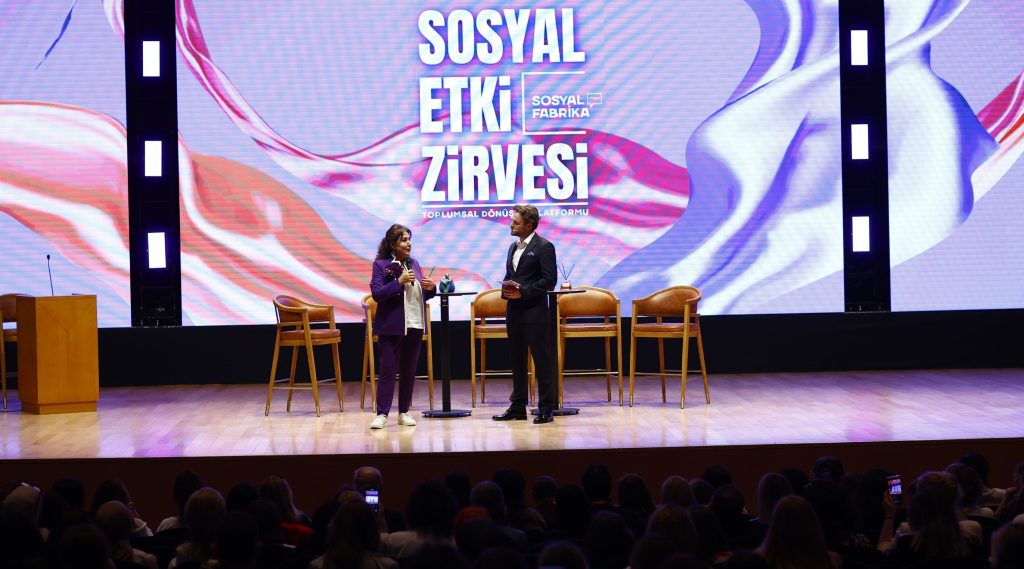 sosyal etki zirvesi, “eşitlik için; söz–eylem i̇lişkisinde şeffaflık, kapsayıcılık ve dayanışma kültürü” mottosuyla 3. kez gerçekleşti! 28 sosyal etki zirvesi 2