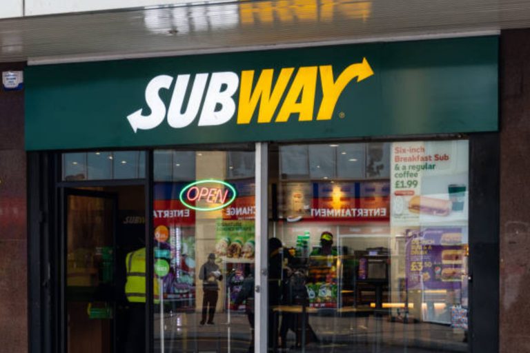 Subway’in 10 Yıllık Daralması Ne Anlama Geliyor? Daha Az Mağaza, Daha Güçlü Lokasyon Stratejisi