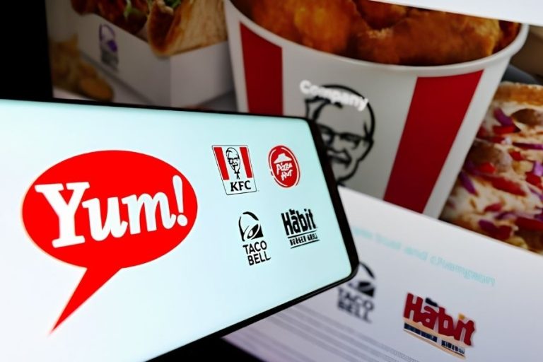 Yum! Brands Pizza Hut’ı Sattı, Şimdi Yeni Bir Marka Arıyor: Portföy Stratejisi Yeniden Şekilleniyor