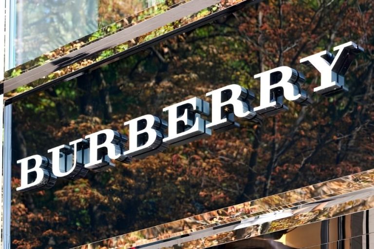 Burberry, Büyümesini ABD ve Z Kuşağıyla Yeniden Yakalıyor
