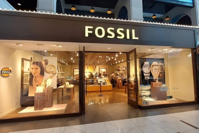 Fossil, Küresel Mağaza Ağını Küçültüyor