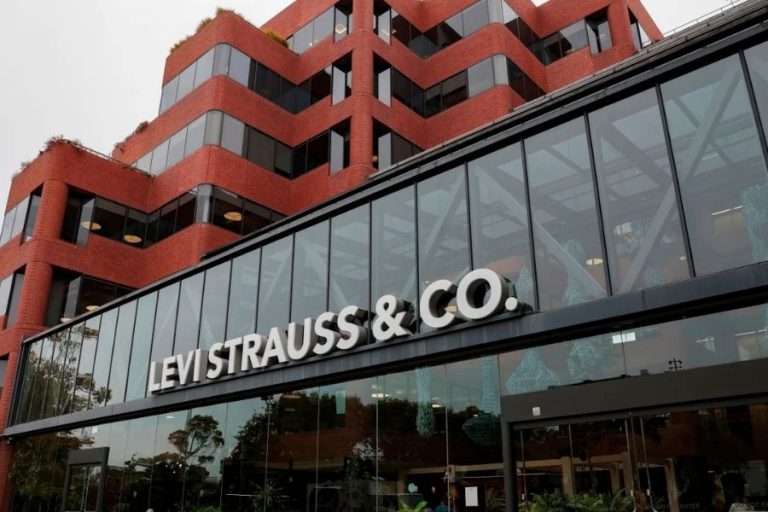 Levi’s Beklentileri Aştı, Büyüme Tahminini Yükseltti