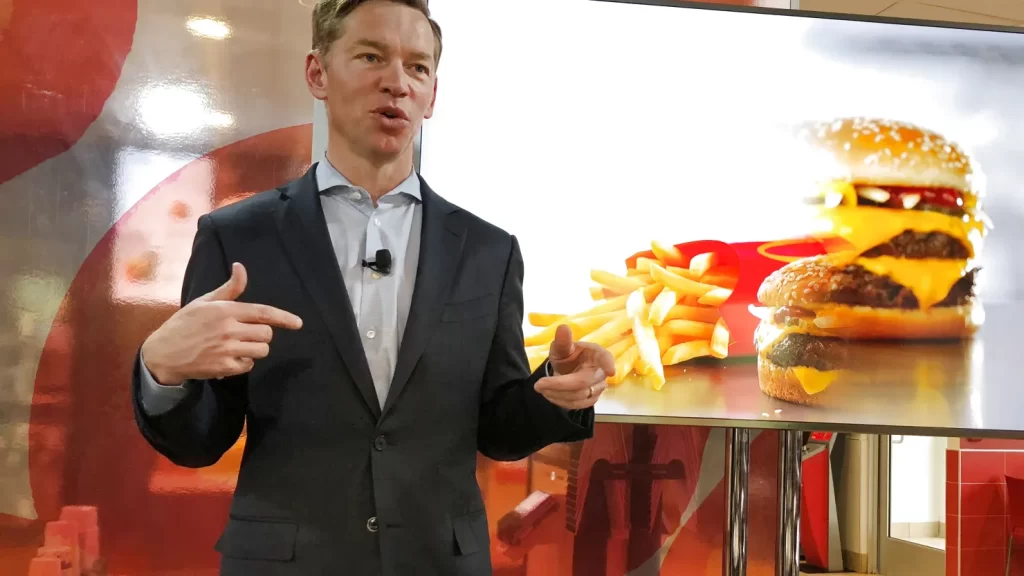 mcdonald’s’ta yeni büyüme planı testte: next stratejisi restoran deneyimini yeniden kurabilir mi? 15 106221630 15728709937422018 03 06t000000z 443573961 rc12ab178220 rtrmadp 3 mcdonald s beef