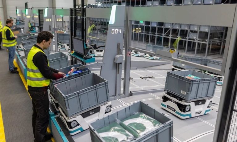 Guess Depolarda Robotik Dönemi Başlatıyor: 127 Robotla EMEA Ve Asya Operasyonunu Güçlendiriyor